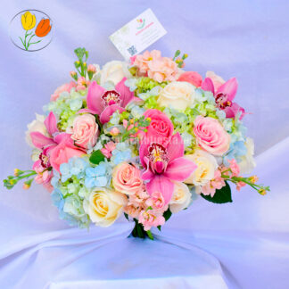 Ramo de Matiolas orquidea hortensia y rosas