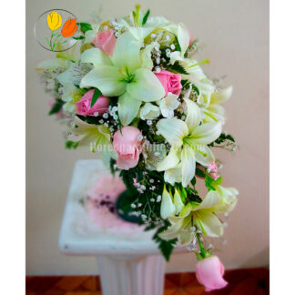 Ramo con rosas freesias alstroemerias y lilis