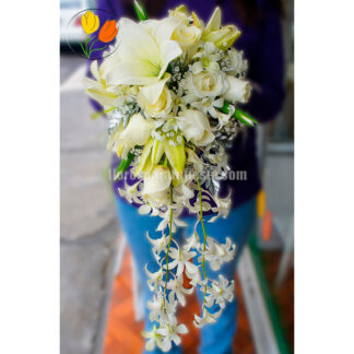 Ramo de lilis iris orquidea y rosas