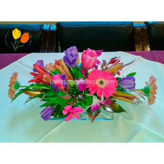 Ovalado con alstroemeria oquidea y tulipan