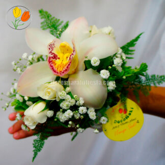 Pulsera de orquidea cymbidium y rosa baby
