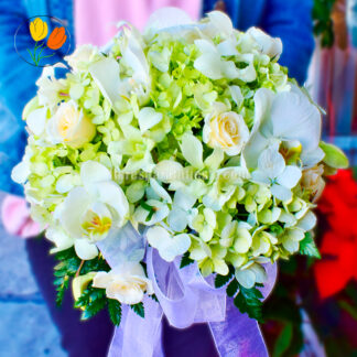 Ramo con hortensia orquidea y rosa