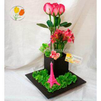 Rosas alstroemerias y torre